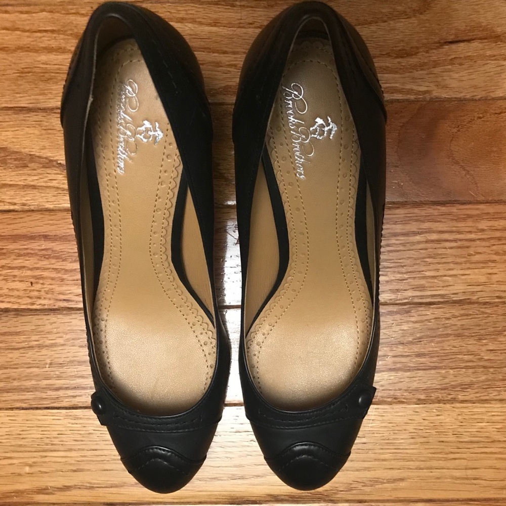 Brooks Brothers Black  button heels sz 6.5 NEW